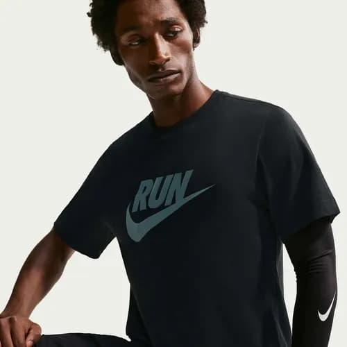 Camiseta Nike Dri-FIT Run Swoosh Masculina por R$ 79 com cupom