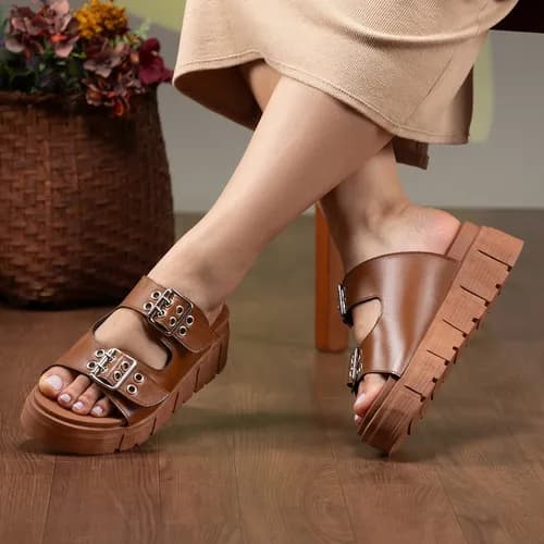 Sandália Papete Feminina Tratorada com Fivela Verão