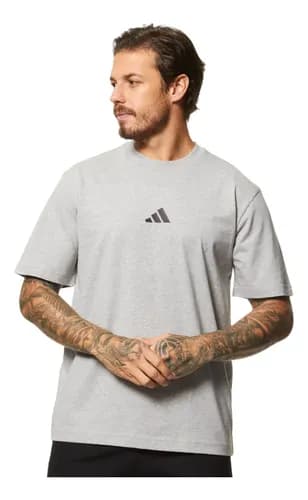 Camiseta Adidas Essentials com Logotipo Pequeno por R$ 80,74 no Pix