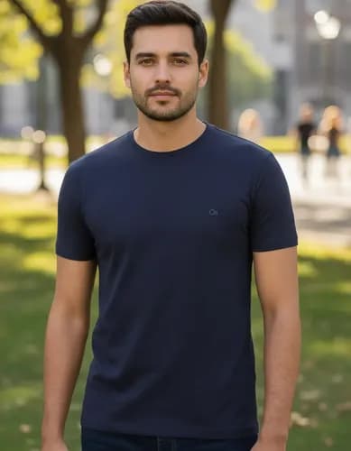 Camiseta Masculina Básica Slim em Algodão com Cupom